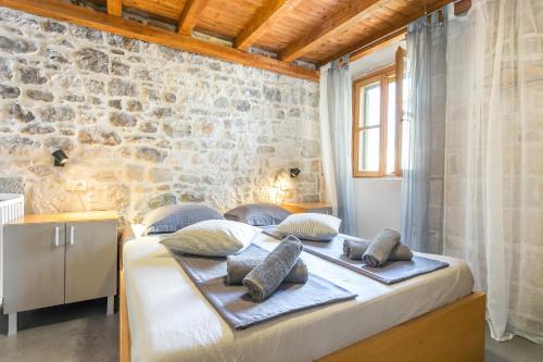 Apartments by the sea Kastel Stari, Kastela - 21199
