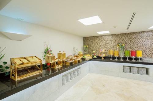 a room with aasteryasteryasteryasteryasteryasteryasteryasteryasteryasteryasteryastery at Real Inn Tijuana by Camino Real Hoteles in Tijuana