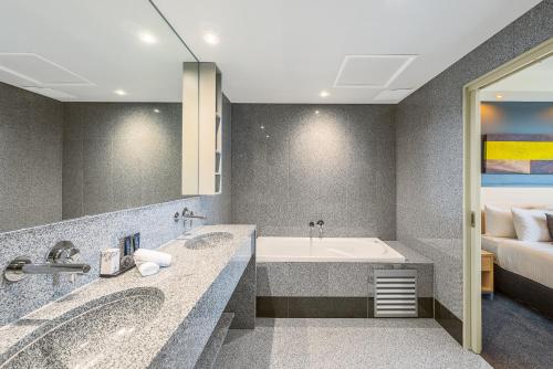 Mantra Melbourne Airport Image