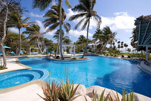 ein großer Pool mit Palmen in einem Resort in der Unterkunft Margaritaville Beach Resort Ambergris Caye - Belize in San Pedro