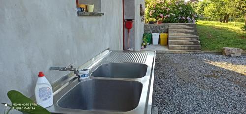 a stainless steel sink in the side of a house at Na vrtu K25 in Gradac