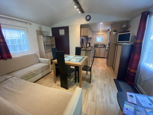 Mobil-Home Fouras, 3 pièces, 4 personnes - FR-1-709-69