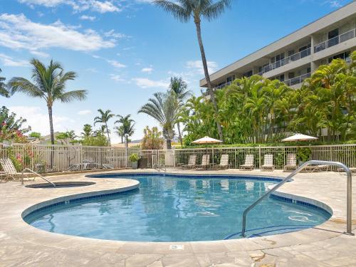 Πισίνα στο ή κοντά στο Renovated 2BR at Maui Banyan - Pool, Hot Tub, A/C
