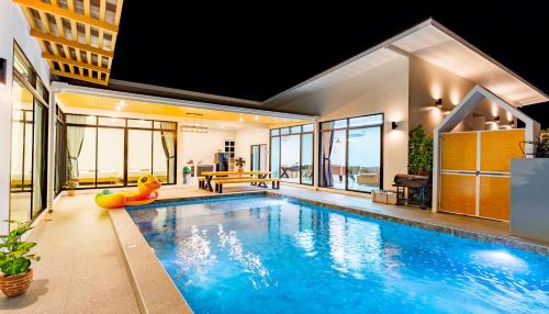 a swimming pool in a house with a house at Villa Paramount 1 in Nakhon Nayok