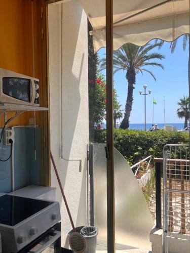 Petit appartement avec vue mer 50m de la plage