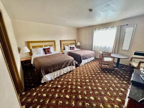 a hotel room with two beds and a window at Alaska Angler's Inn in Soldotna