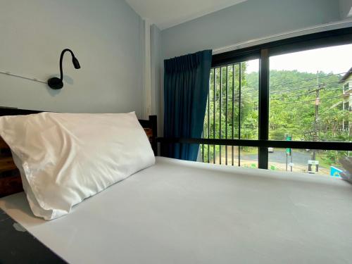 Katil atau katil-katil dalam bilik di Boom Hostel Khao Sok