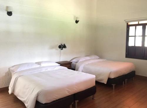 Uma cama ou camas num quarto em La Estancia del Clavellino