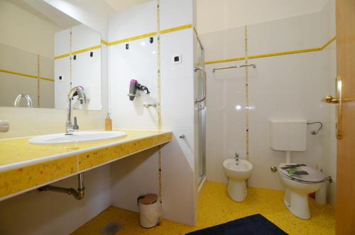 a bathroom with a sink and a toilet and a shower at Cocaletto A&B in Rovinj