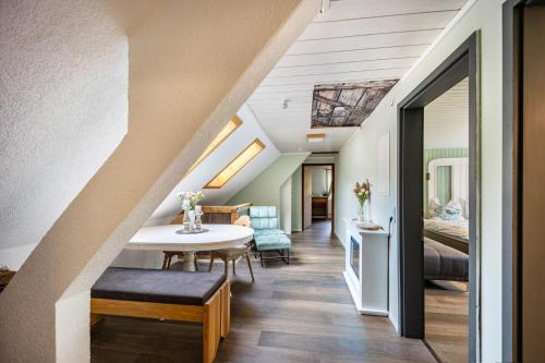 a living room with a table and a bedroom at Salty Sol in Leutkirch im Allgäu