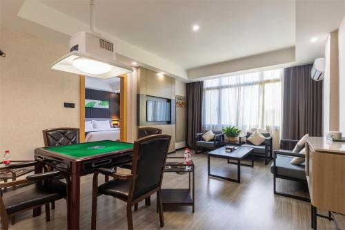 a living room with a pool table in a room at Thank Inn Chain Hotel Guangdong Qingyuan Fogang County 106 National Road in Qingyuan
