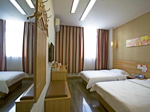 a hotel room with two beds in a room at Thank Inn Chain Hotel Henan Luoyang Longmen Avenue Guanlin Road in Luoyang
