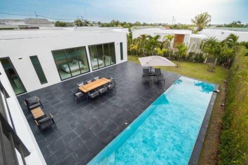Πισίνα στο ή κοντά στο The Stay Huahin 2