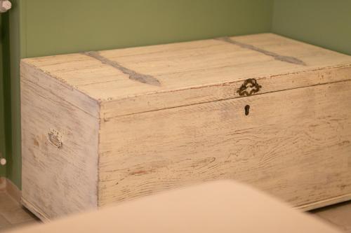 a wooden box with a hole in it at Trullo Alfieri - Relax e Garden in Alberobello