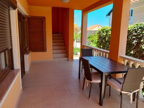 Balkoni atau teres di Apartman Dora