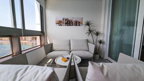 GEMELOS sea front apartment