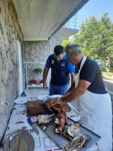 Huéspedes de Odmor na selu Babajić
