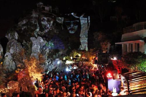 a crowd of people standing in a street at night at Bilo Copanello Imminens Mari in Copanello