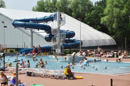 a water park with people in a swimming pool at Apartament Mazury in Kętrzyn