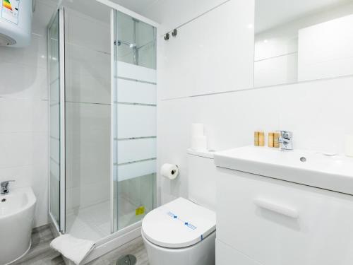 Koupelna v ubytování 101 Playa Honda, Playa de las Americas