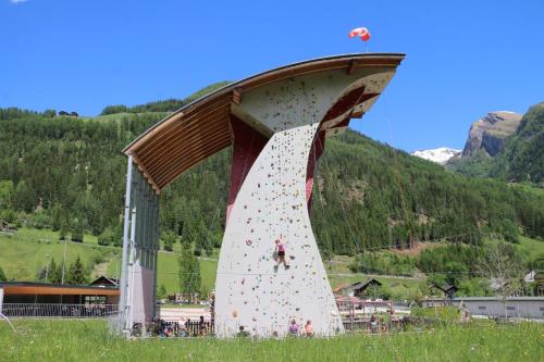 アパートメントから撮影された、または一般的な山の景色