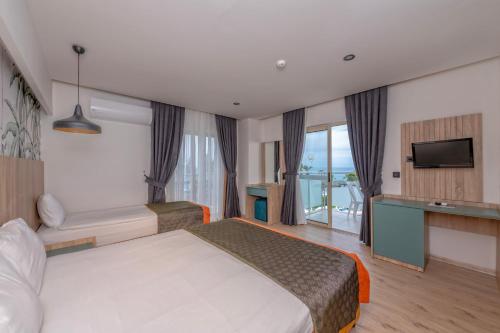 Postel nebo postele na pokoji v ubytování Lims Bona Dea Beach Hotel