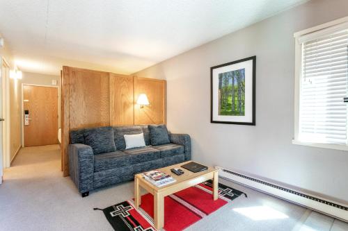 Ruang duduk di Lift House Lodge, Vail Lionshead Studio Condo, Walk to Gondola