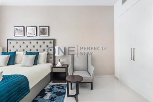 Khu vực ghế ngồi tại Posh Studio - Comfort and Peace - Bills Included