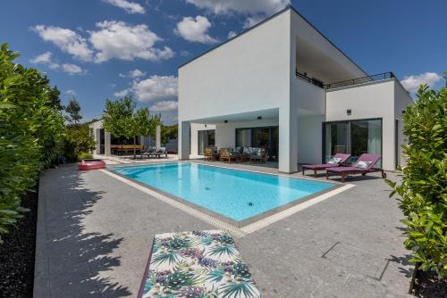 Villa O