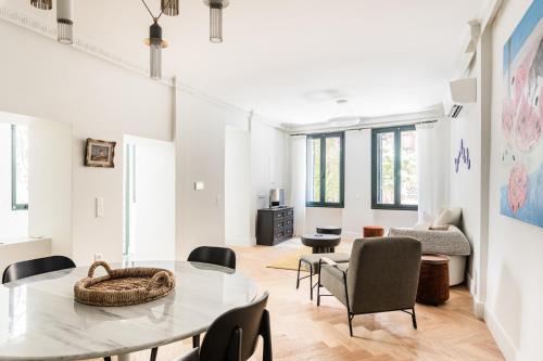 Chic & central Athenian apartment! EV4