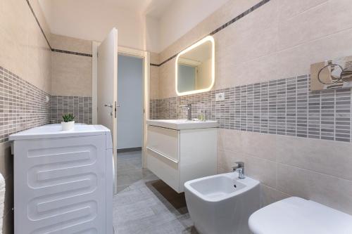 Ванна кімната в Bolognina Bright Apartment near the station