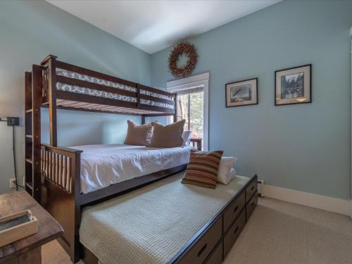 a bedroom with a bunk bed and a bench in it at Beach-N-Ski Condo in Tahoe Vista