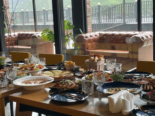 ホテルの敷地内または近くでの食事または食べ物