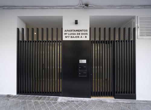 a black door with a sign on the side of a building at Apartamentos Mª Luisa de Dios Nº7 in Granada