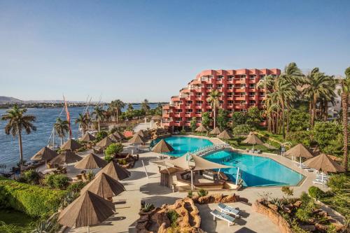 Bazén v ubytování Pyramisa Hotel Luxor nebo v jeho okolí