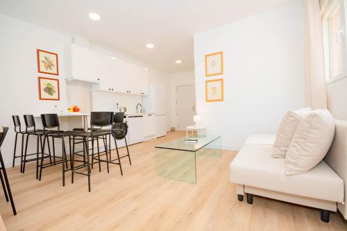 For You Rentals Cozy and charming 3-bedroom apartment TEMPORAL in Madrid ASO180