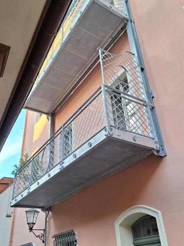 a balcony on the side of a building at Stadtpalais Marché-Suite maximal 2 Personen und 1 Kleinkind in Bautzen