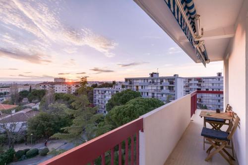 T4 82m2 - Idéal location moyenne durée, 3 chambres, parking, coucher de soleil