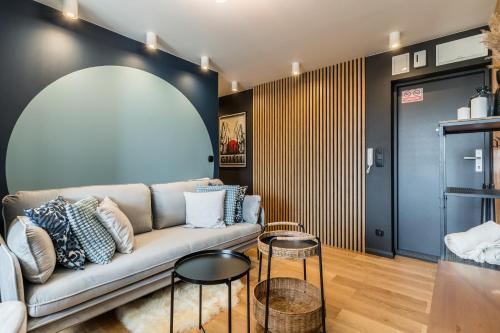 Nhà bếp/bếp nhỏ tại Golden Seaside Beach by Aparo - Plaża 200m, 2 Łazienki, 2 Sypialnie oraz Salon, 3 TV, Balkon, Łóżeczko