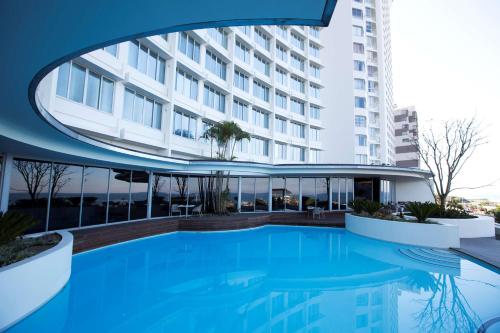 Kolam renang di atau dekat dengan Southern Sun Elangeni & Maharani