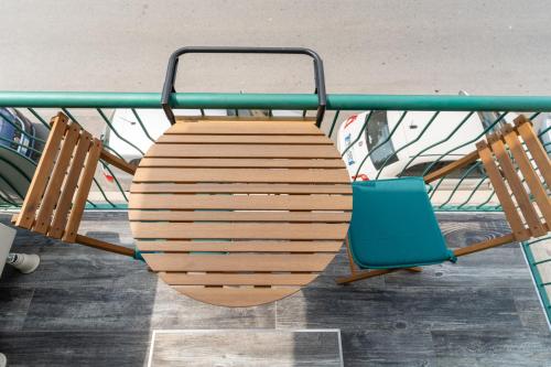 two chairs and a surfboard hanging from a rail at Suites Matteotti 57 in Civitavecchia