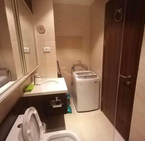 Vonios kambarys apgyvendinimo įstaigoje TAMBULI SEASIDE LIVING STAYCATION