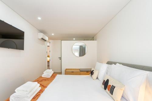 Postel nebo postele na pokoji v ubytování Dom Miguel Apartment By Sé Apartamentos