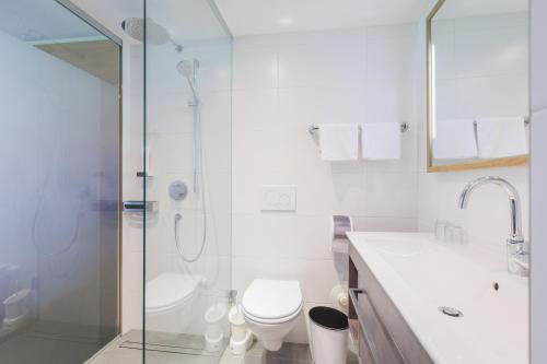Ein Badezimmer in der Unterkunft hin&weg das Aparthotel