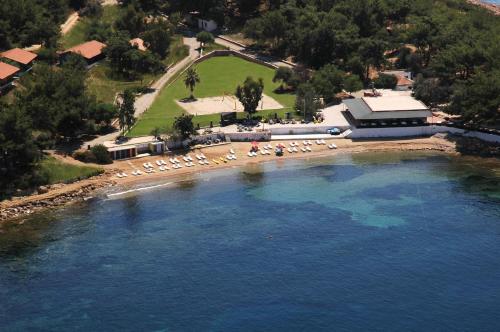 an aerial view of a beach with a pool of water at Rainbow Bay Ozdere Beach Hotel in Özdere