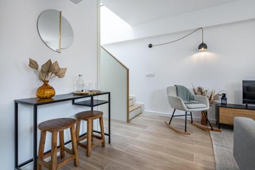 Nomads Lux - 1BDR Charming Top Floor Porto