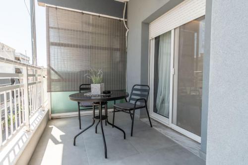 Black Swan Downtown Apartment