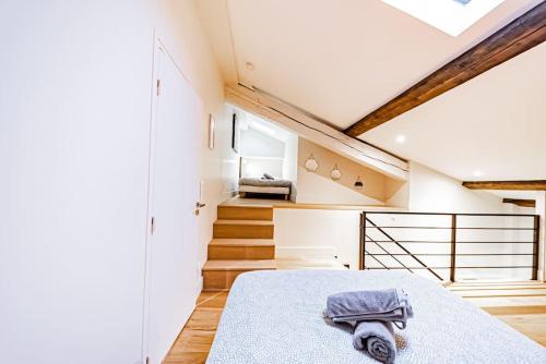 a bedroom with a bed and a staircase at Appartement Bellecour - Emplacement prime in Lyon