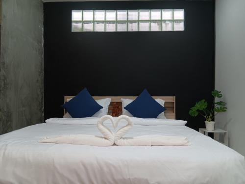 Postel nebo postele na pokoji v ubytování Nimman 9