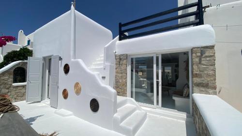 Gallery image of Villa Aderfia with private hot tub in Ornos